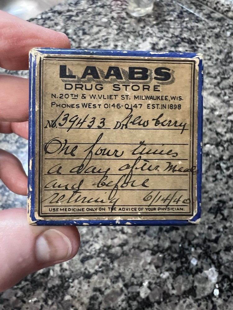 Vintage 1940 “Laabs” Drug store prescription Pill Box 2”x2”