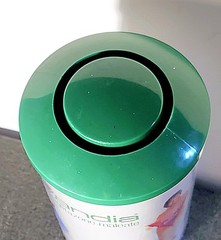 VINTAGE PHARMACEUTICAL ADVERTISEMENT – „AVANDIA“ Plastic Container – Green/white