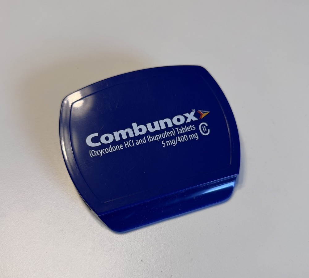 Combunox Pharmaceutical Promo Magnetic Clip Drug Pharma Rep Item
