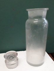 Vtg 1 Qyart Clear Glass 10″ Tall Apothecary Storage Container