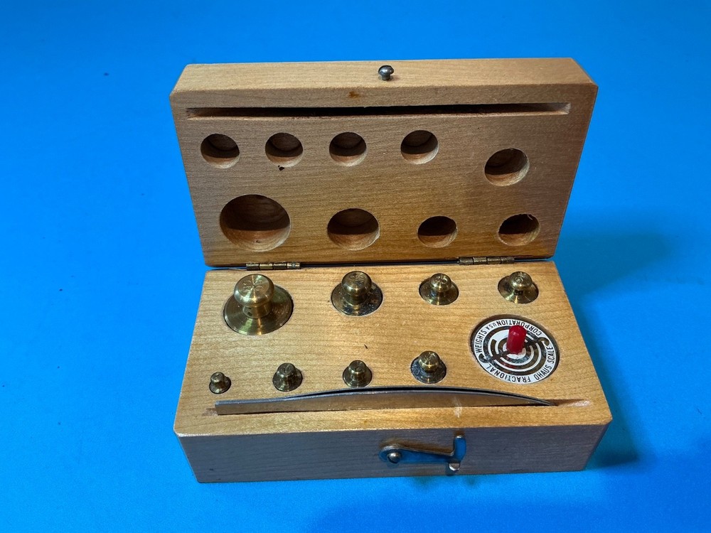 Vintage Fisher USA Scientific Co. Laboratory/Apothecary Metric Weight Set . B3