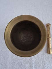 ANTIQUE HEAVY FOOTED 4″ BRASS APOTHECARY MORTAR & PESTLE /DRUGGIST TOOL