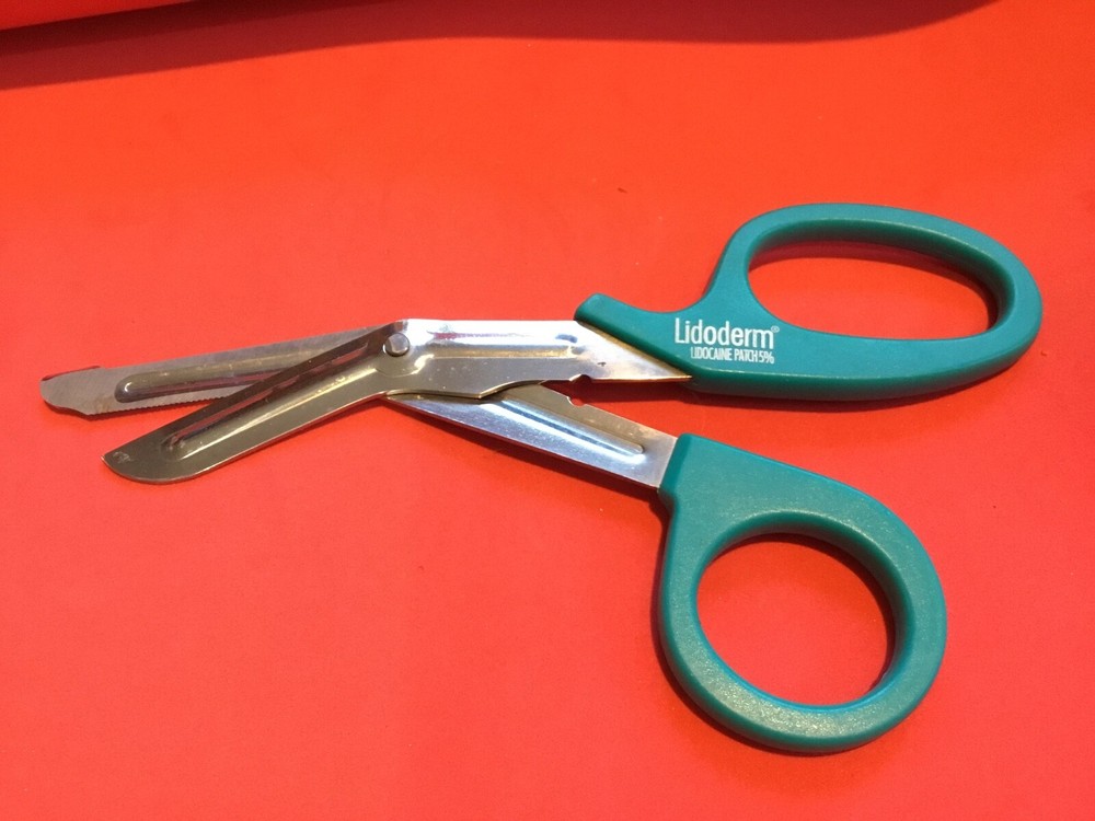 RARE LIDODERM PATCH SURGICAL BANDAGE SCISSORS DRUG REP PROMO