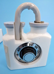 Pharmaceutical Promotional Combination Padlock – Zinacef Advertisement