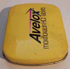 Vintage Avelox Yellow Advertiseing Hinged Tin Metal Mint Box 2.5″ x 2″ x .75″