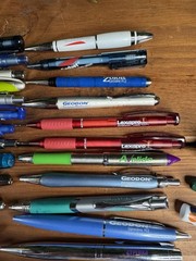Lot 38 Pharmaceutical Advertising Pens Lyrica Zyprexa Geodon + 3 Pen Lights