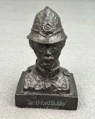 VINTAGE 1977 THE OXFORD BOBBY BOOKEND BUST BRITISH ENGLAND BRISTOL LABORATORIES
