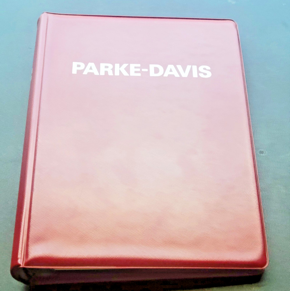 1982 Parke Davis Pharmaceutical Sales Rep Price Guide 7-Ring Binder Catalog VTG