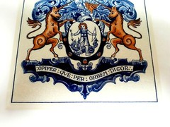BLUE DELFT HOLLAND HANDMADE PILL TILE BURROUGHS WELLCOME CO. 1982 ORIGINAL BOX!