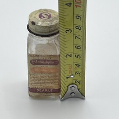 Vintage Glass Medicine Bottle G.D Searle & Co. Aminophyllin 100 tablet empty