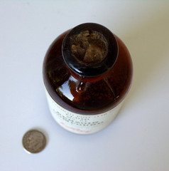 Eli Lilly BENZOIN COMPOUND Corked AMBER Bottle PHARMACEUTICAL Medicine Solid