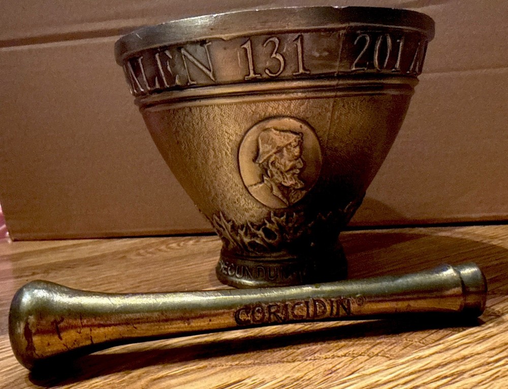 Vintage 1965 Schering ‚Galen‘ Ornate Brass Pharmacist Mortar & Coricidin Pestle