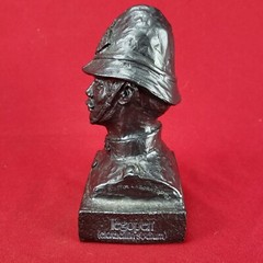 VINTAGE 1977 THE OXFORD BOBBY BOOKEND BUST BRITISH ENGLAND BRISTOL LABORATORIES
