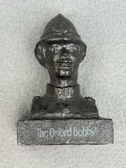 VINTAGE 1977 THE OXFORD BOBBY BOOKEND BUST BRITISH ENGLAND BRISTOL LABORATORIES