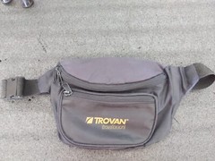 Excellent Condition Black Gold Trovan Drug Rep Pharmaceutical 3-Zipper Fanny Pak