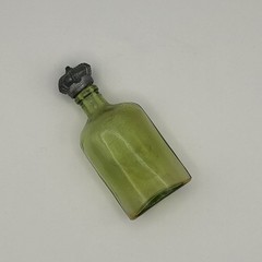 Vintage 1900s Green Pharmacy Drug Btl Royal Lime & Crown Stopper