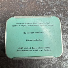 Vtg c.1960s SERPATONIL Advertising Medical Tin – GERMAN – EMTPY / NO CONTENTS