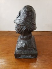 1977 Bristol Laboratories „The Oxford Bobby“ Bust, Made of Resin