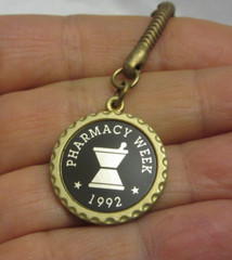 VTG 1992 PHARMACY WEEK Gold Tone Key Chain Pestle & Mortar