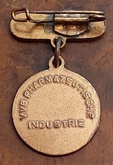 DDR EAST GERMAN PHARMACY INDUSTRY 1968 BADGE SCARCE MEDAL GERMANY GDR