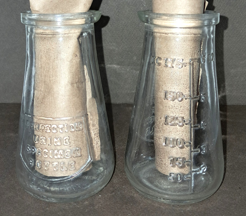 Pair of 6oz Vintage „Protex“ Perfection Glass Urine Specimen Bottles 41 Stamp
