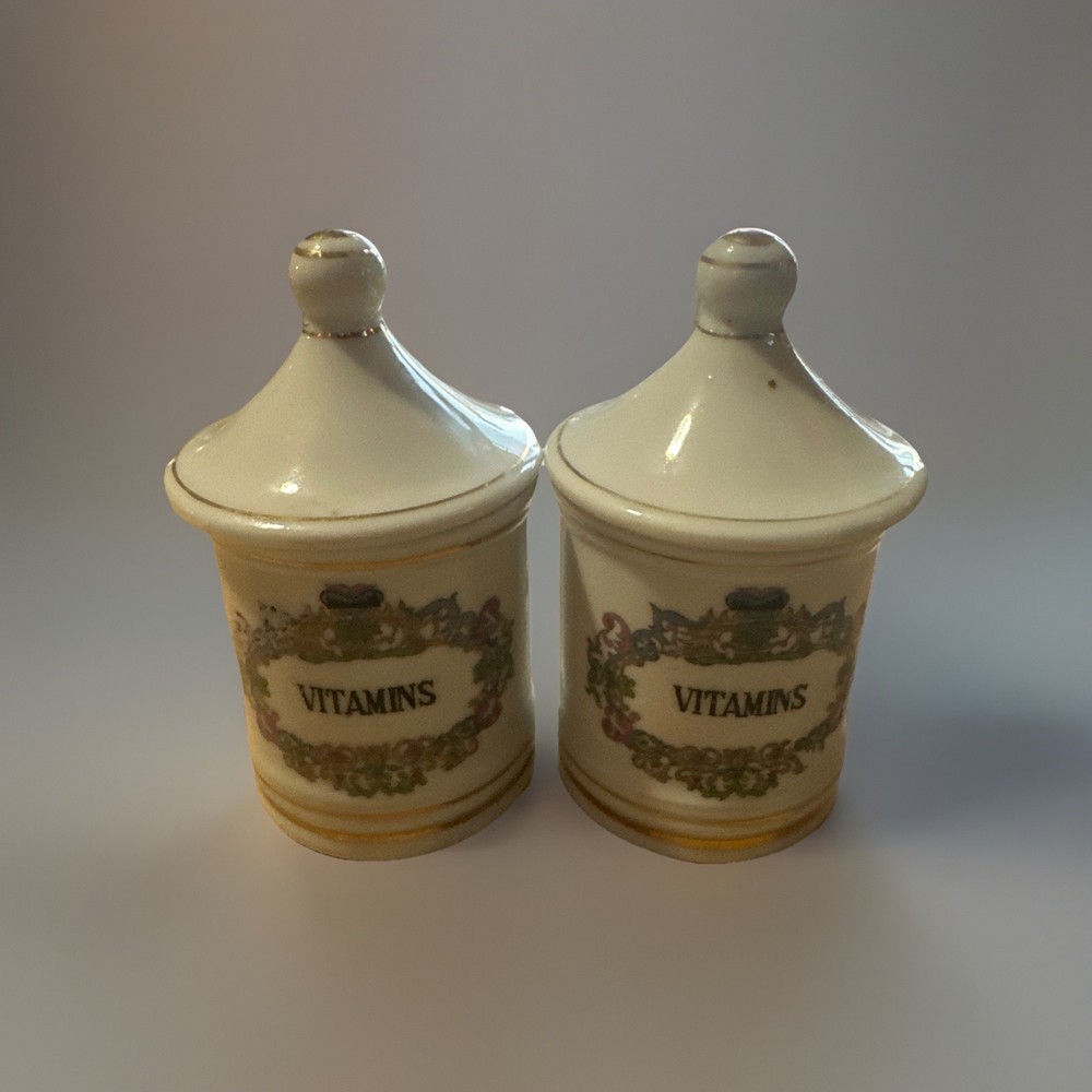 2 Vintage Porcelain APOTHECARY JARS with Lids „VITAMIN“ 3.75″ x 2.25″