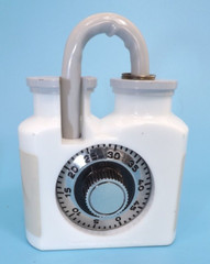 Pharmaceutical Promotional Combination Padlock – Zinacef Advertisement