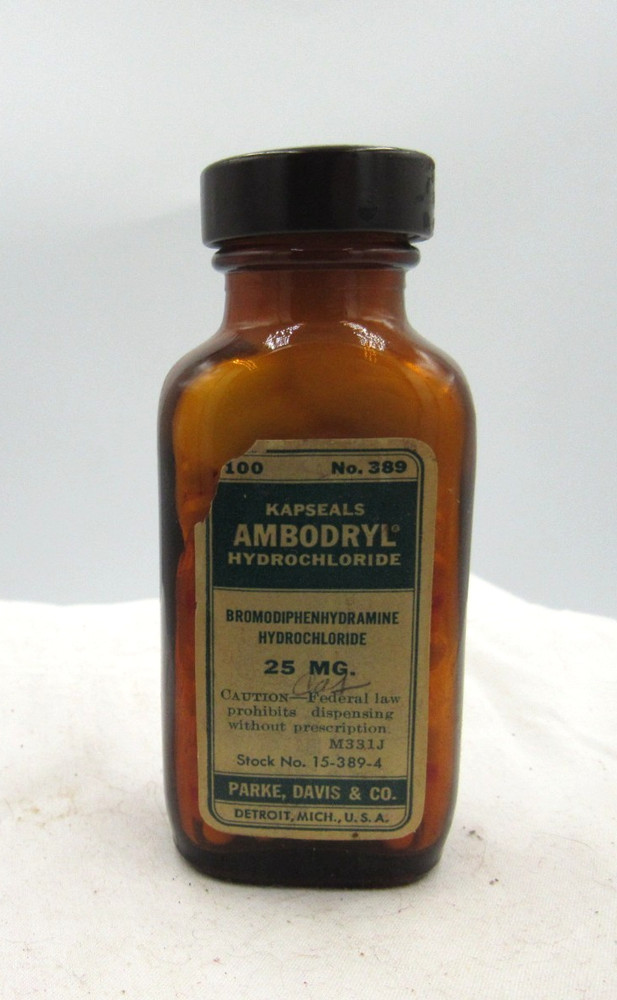BW – 1950’s Parke, Davis & CO Ambrodryl Detroit Mich 3 7/8 “ Medicine bottle