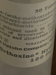 UPJOHN DRUG TRAVEL SAMPLE MEDICINE LEATHER CASE WITH 6 BOTTLES VINTAGE