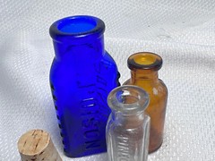 Vtg Blue Brown & Clear Drug Store Pharmaceutical Poison Trial Lot Of 3 Bottles