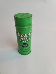 RARE 1960s DOAN’S PILLS medical tin VINTAGE PHARMACEUTICAL doctor med RX drugs