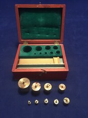 Vintage E.H.SARGENT ANTIQUE HINGED WOODEN BOXED SET APOTHECARY BRASS WEIGHTS