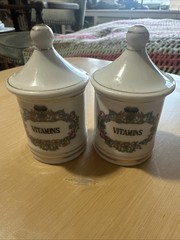 2 Vintage Porcelain APOTHECARY JARS with Lids „VITAMIN“ 3.75″ x 2.25″