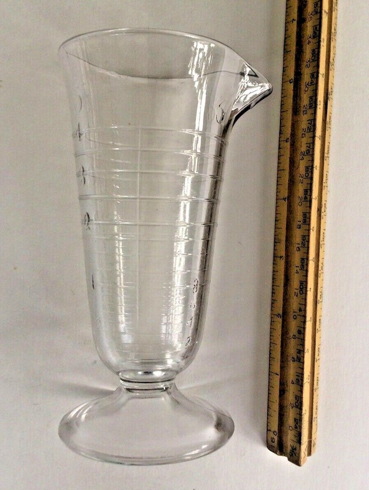 Vintage 1930/40’s FOOTED PHARMACY MEASURING BEAKER Size 5 1/4” Tall W/Pour Spout