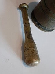 VINTAGE BRASS MORTAR AND PESTLE PHARMACY APOTHECARY MEDICINE 2 1/4″ TALL CRUSHER