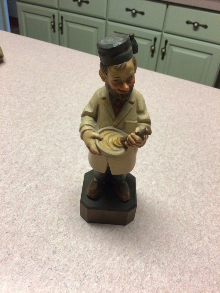 Pharmaceutical statue