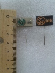 SANDOZ-BADGE -RARE- PFARMACEUTICAL- 2 PINS