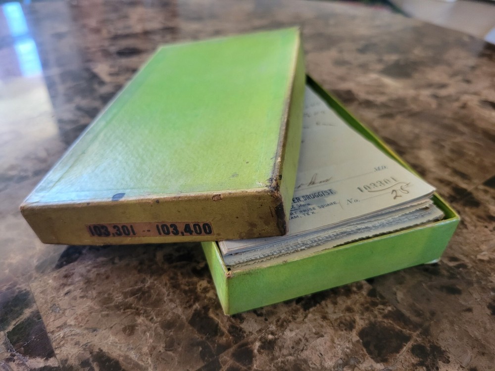 File box & 101 antique prescriptions (1913) – Codeine, Anodyne, Poisons