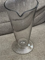 Vintage Footed 16 OZ Hand Etched Glass Apothecary Measuring Beaker With Spout