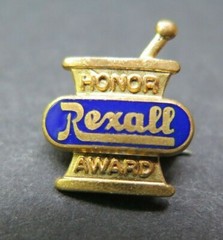 REXALL MORTAR PESTLE PIN HONOR AWARD PHARMACY ADVERTISING VINTAGE ENAMEL METAL