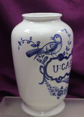 VINTAGE LILLY DRUG BLUE WHITE CERAMIC PHARMACY APOTHECARY JAR VASE U:CAELFUL:FO