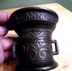 SMALL APOTHECARY DOUBLE HANDLED BRASS MORTAR WITH BRASS PESTLE