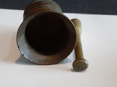 VINTAGE BRASS MORTAR AND PESTLE PHARMACY APOTHECARY MEDICINE 2 1/4″ TALL CRUSHER