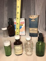 VTG Apothecary Pharmacy Medicine Cabinet Contents 8Pc 1950+ Brown Green Bottles