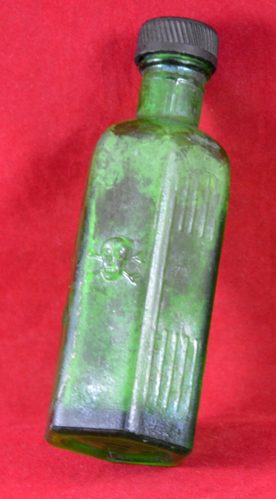 ANTIQUE OLD POISON GERMAN BOTTLE GREEN GLASS DEATH HEAD SKULL CROSSBONES Rare