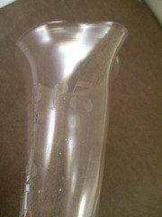 ANTIQUE Vtg ETCHED GLASS APOTHECARY FOOTED MEASURING BEAKER POUR SPOUT 3-5/8″