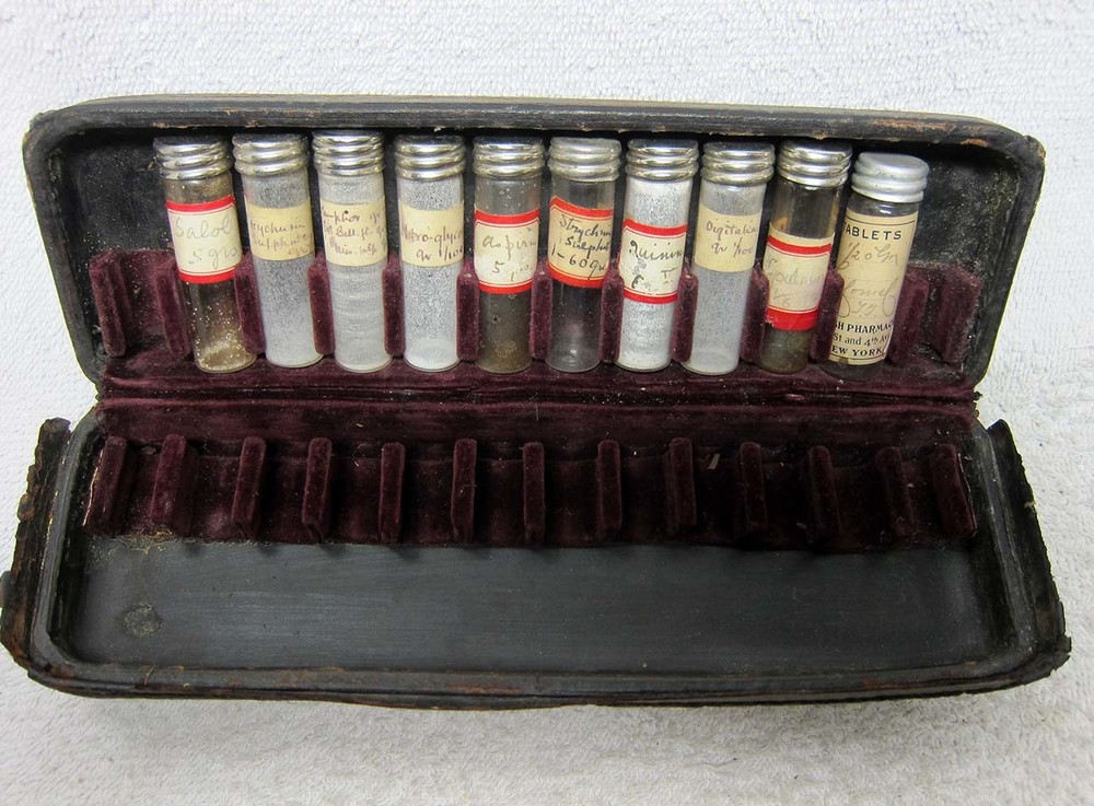 Antique 1900’s Doctor’s „House-Call“ Medicine,Pharmacutical Vials Kit.Apothocary