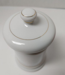 VTG CORICIDIN D WHITE PORCELAIN PHARMACY JAR CONTAINER LID GOLD TRIM CREST
