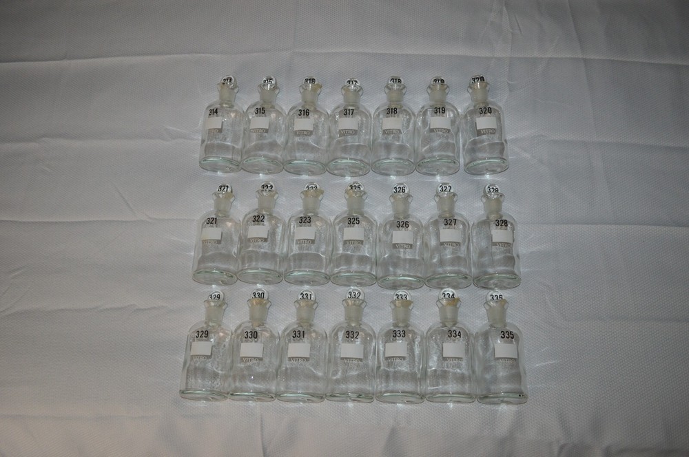 WHEATON ~ VITRO ~ U.S.A. ~ GLASS LABS BOTTLES ~ LABORATORY ~ PHARMACEUTICAL ~NEW