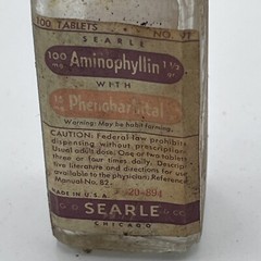 Vintage Glass Medicine Bottle G.D Searle & Co. Aminophyllin 100 tablet empty